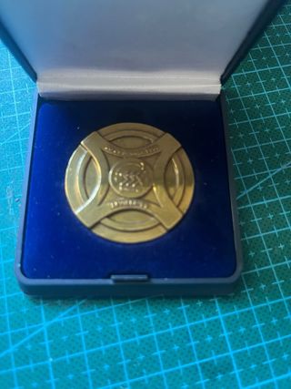 Medalla Conmemorativa Dorada