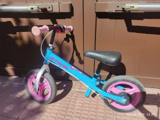 Bici sin pedales BTWIN azul y rosa