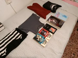 Lote Ropa y Libros