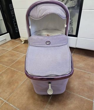 Carro de bebé lila