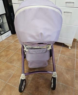 Carro de bebé lila