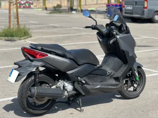 Yamaha X-MAX 250