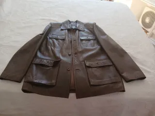 Chaqueta de cuero marrón