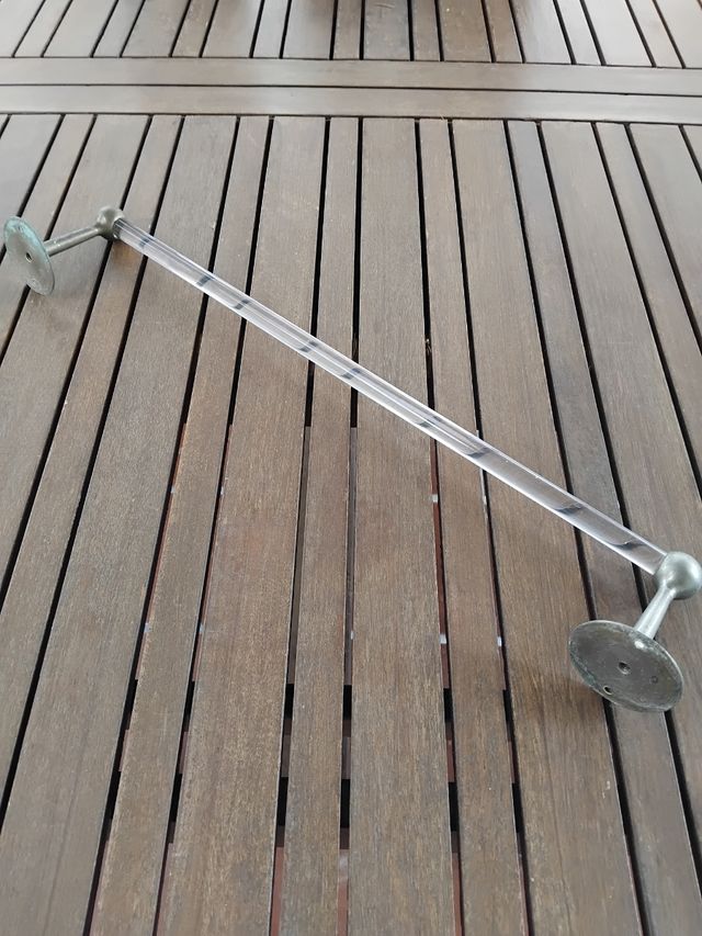 Toallero Modernista Antiguo