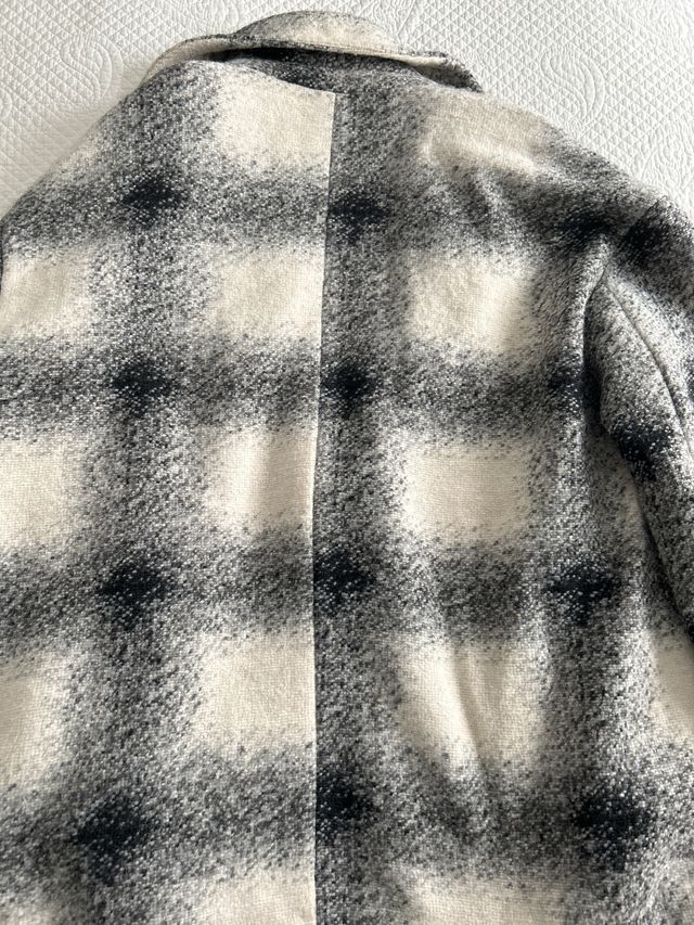 Chaqueta Stradivarius cuadros blanco y negro