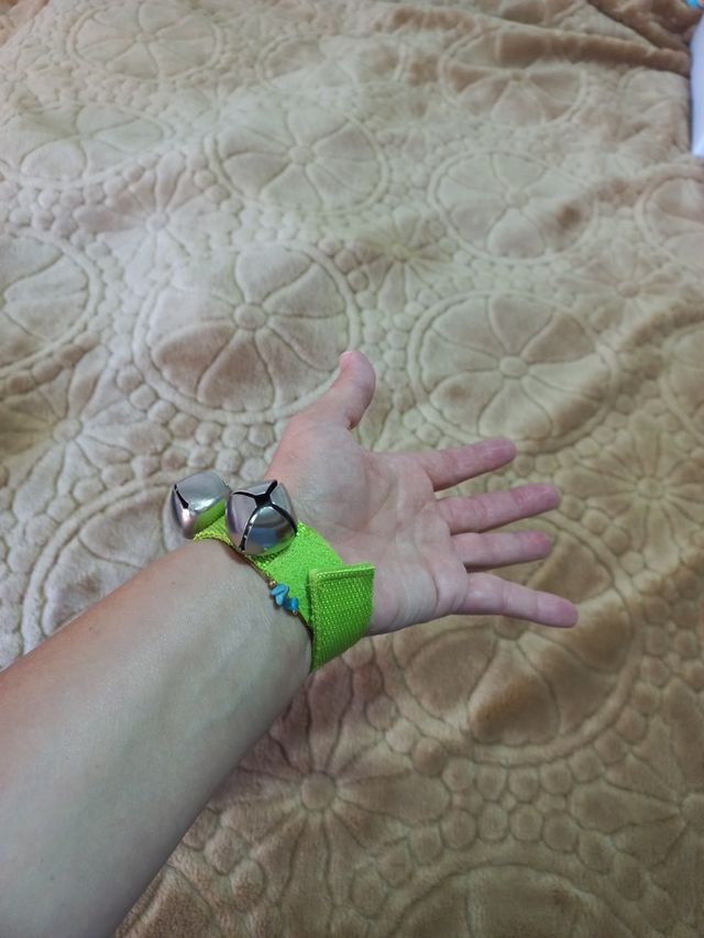 Pulseras de cascabeles para niños