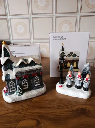 Pueblo Navideño: Iglesia y Niños Cantores