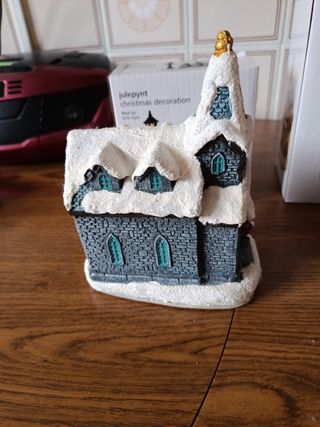 Pueblo Navideño: Iglesia y Niños Cantores