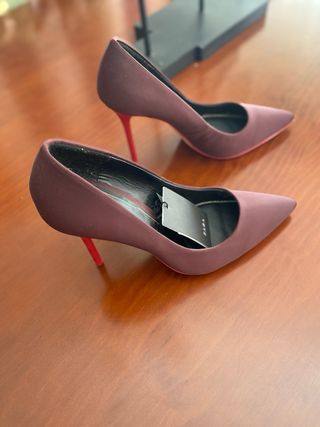 Zapatos de tacón Zara burdeos