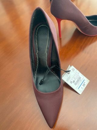 Zapatos de tacón Zara burdeos