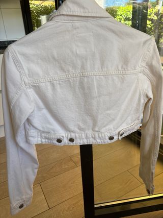Cazadora vaquera corta Pull&Bear blanca T.XS
