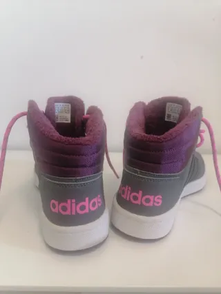 Zapatillas bota Adidas Invierno Talla 5 US. 
