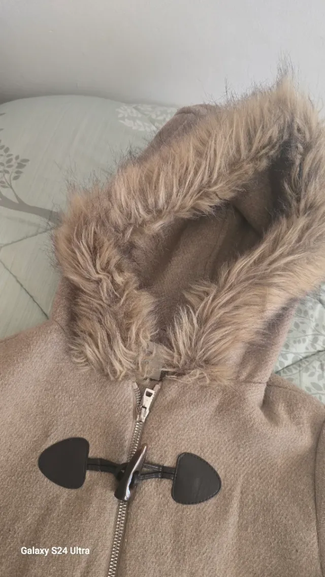 Giacca da bambina beige con cappuccio