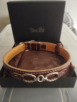 Pulsera de cuero marrón con detalles plateados