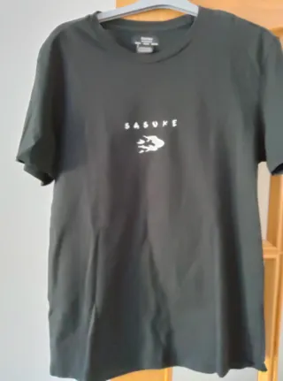 Camiseta Bershka Negra Sasuke