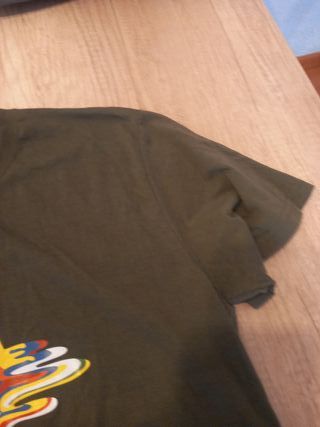 Camiseta con estampado de cubo