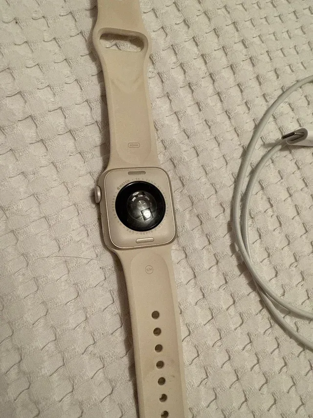 Apple Watch SE (seconda generazione) GPS 40 mm beige