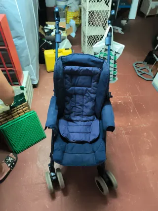 Carro de bebé azul marca chico 2002