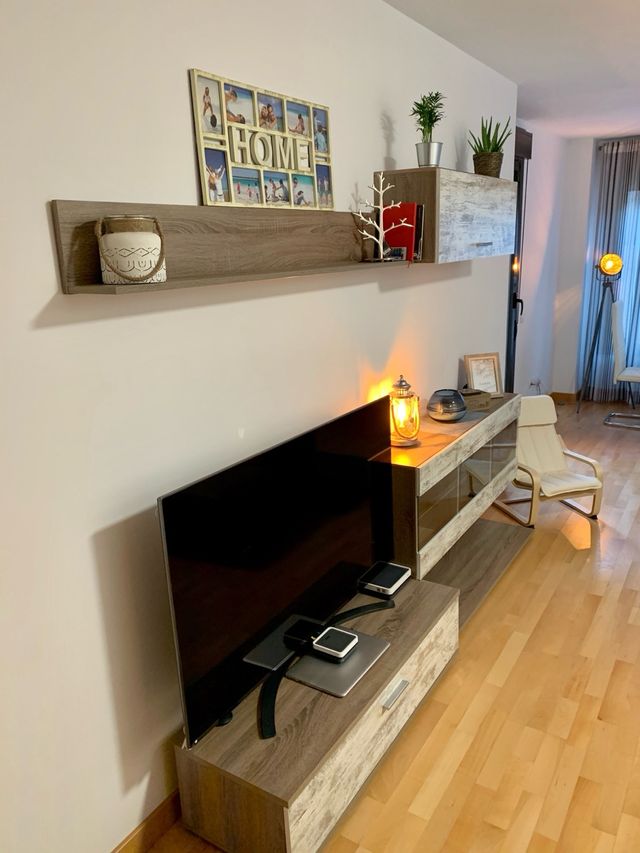 Mueble de salón madera y cristal