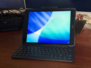 Ipad 8a gen 32 + Funda teclado Logi Slim portfolio