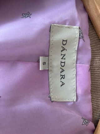 Blazer pana entallada beige talla S marca Dandara