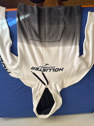 Sudadera Hollister Gris y Blanca Degradada