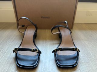 Elegantes Sandalias negras Flattered.