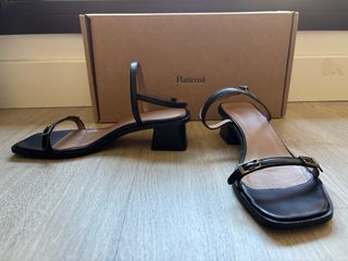 Elegantes Sandalias negras Flattered.