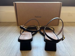 Elegantes Sandalias negras Flattered.