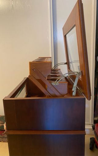 Mueble bar en madera y cristal