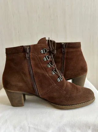 Botines de piel con cordones