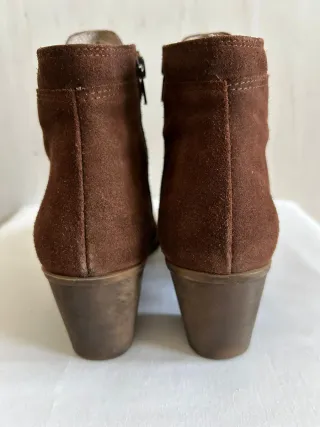Botines de piel con cordones