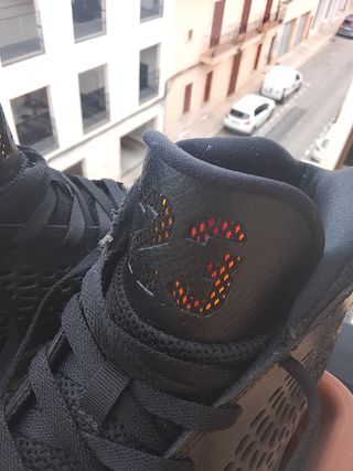 Zapas Nike Jordan Negras Talla 42,5.precio negocia
