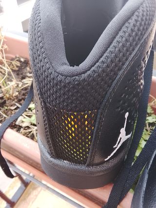 Zapas Nike Jordan Negras Talla 42,5.precio negocia