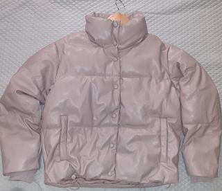 Chaqueta Stradivarius rosa efecto piel