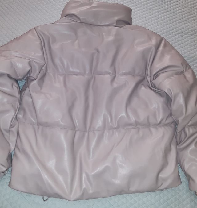 Chaqueta Stradivarius rosa efecto piel