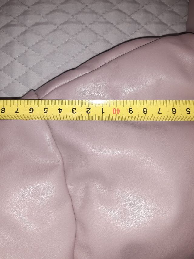 Chaqueta Stradivarius rosa efecto piel