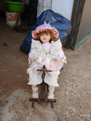 Muñeca de porcelana antigua