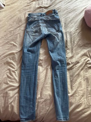 Pantalones skinny Stradivarius azules rotos