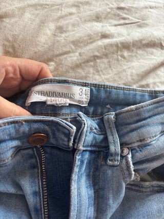 Pantalones skinny Stradivarius azules rotos