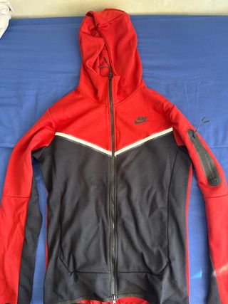 Chaqueta Nike Tech Fleece Roja y Negra