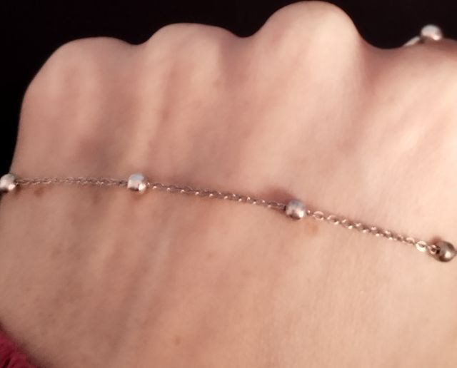 Cadena de plata con bolitas