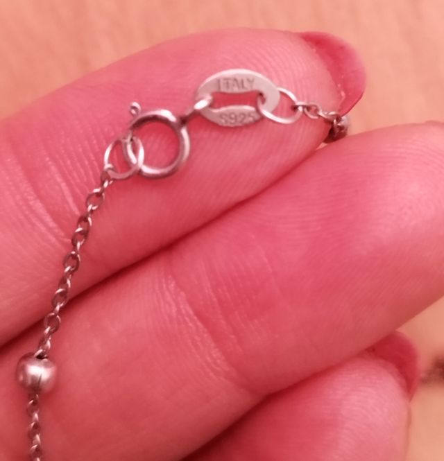 Cadena de plata con bolitas
