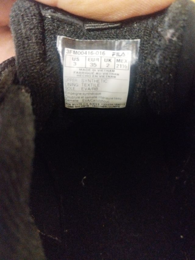 Zapatillas Fila Negras y Doradas Talla 35