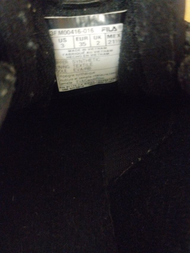 Zapatillas Fila Negras y Doradas Talla 35