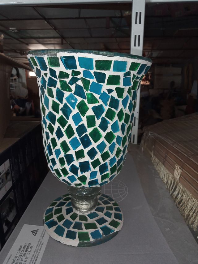 Jarrón d barro y copa mosaico azul y verde