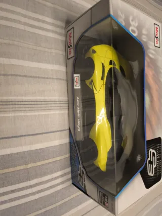 Coche Maisto 1:18 Aston Martin Valkyrie