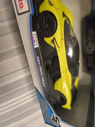 Coche Maisto 1:18 Aston Martin Valkyrie