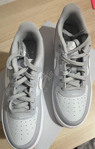 Nike Air Force 1 Gris y Blanco