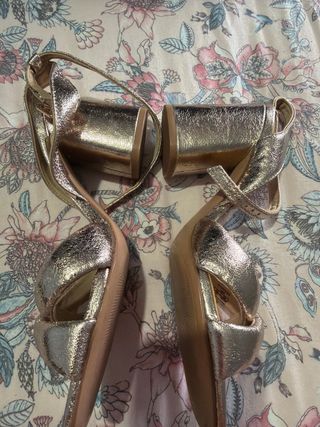Sandalias Stradivarius Doradas, rosas